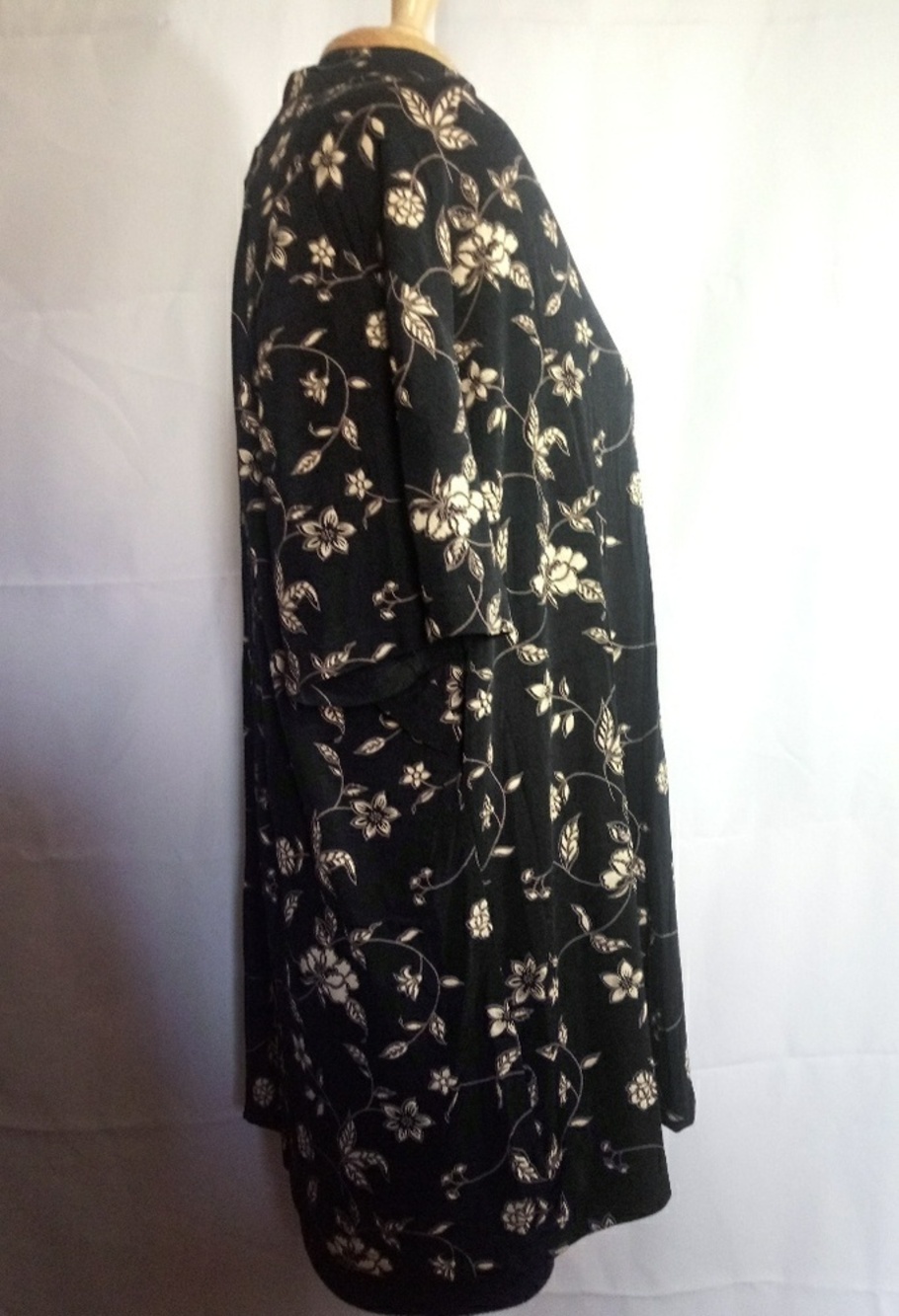 Frazier Lawrence woman black and tan flora… - Picture 7 of 8
